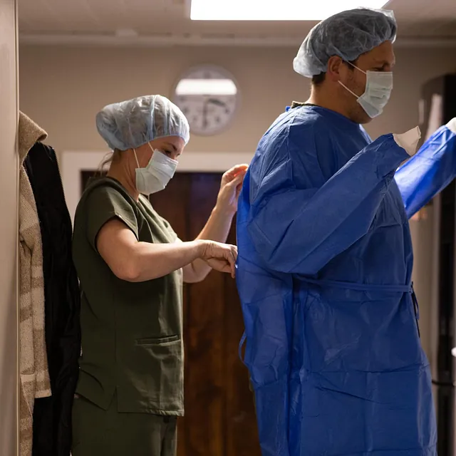 Bilde av ansatte ved dyreklinikk